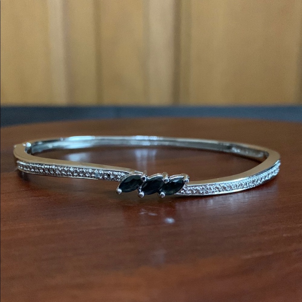 Ross-Simons 925 silver hinge bracelet with black stones